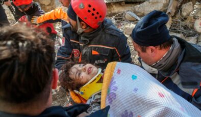 7 yaşındaki İrem depremden 131 saat sonra enkazdan kurtarıldı