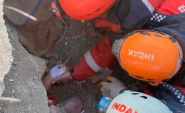 Depremden 222 saat sonra 42 yaşındaki kadın enkazdan kurtarıldı