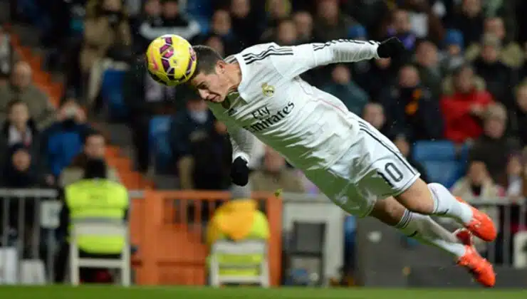 Futbolcuların Kafa Vuruşları Demans Riskini Artırıyor