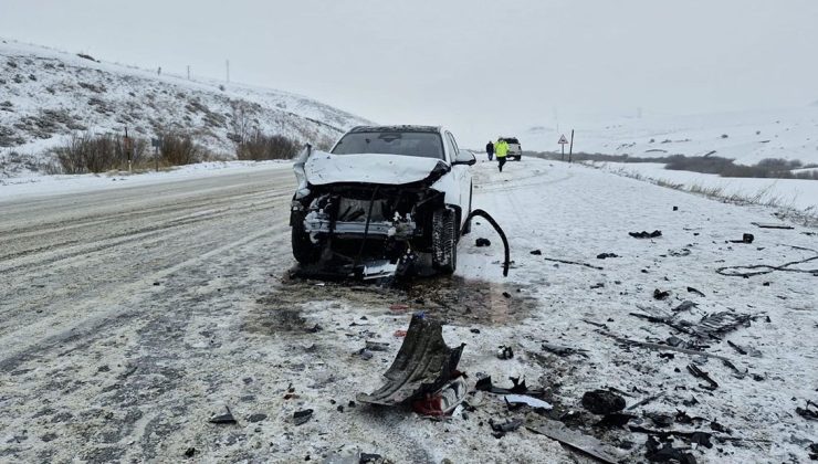 Araçla çarpışan Rize plakalı hafif ticari araç şarampole devrildi 2 ölü, 3 yaralı