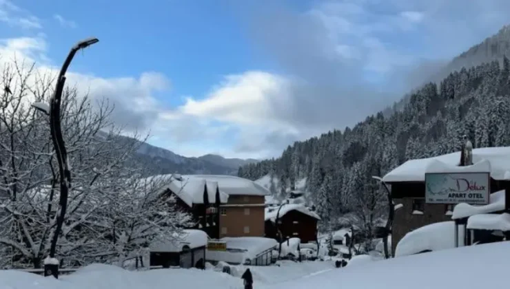 Ayder’de Festival Öncesi Kar Yağışı Sevindirdi