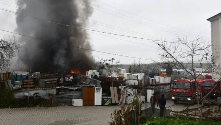 Samsun’da yangın çıkan hurdalıkta hasar oluştu