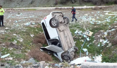 Turhal’da devrilen hafif ticari aracın sürücüsü yaralandı