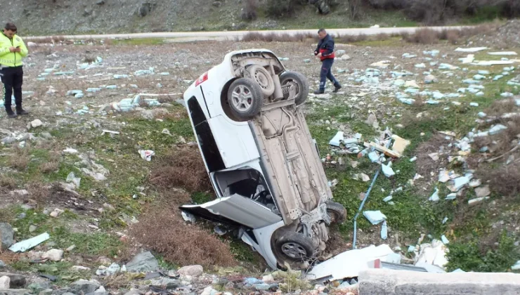 Turhal’da devrilen hafif ticari aracın sürücüsü yaralandı