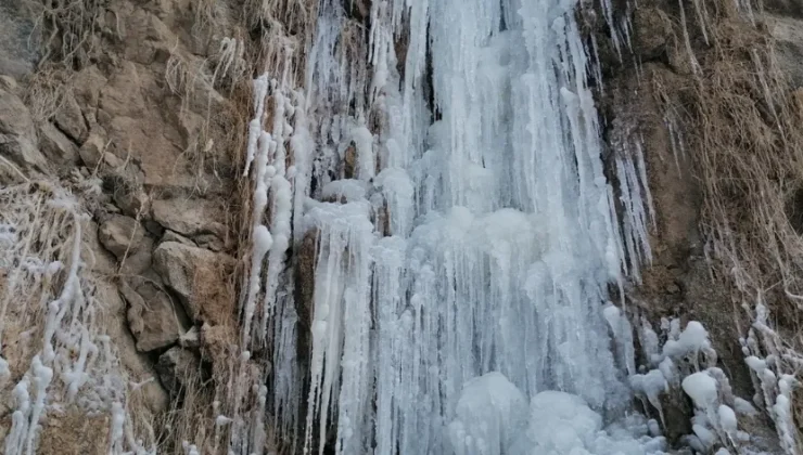 Amasya’da şelaleler dondu