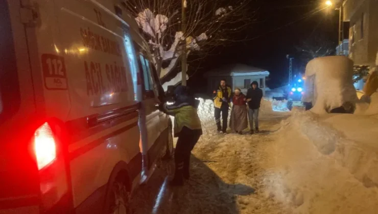 Ünye’de belediye ekipleri, ambulansın hasta kadına ulaşması için seferber oldu