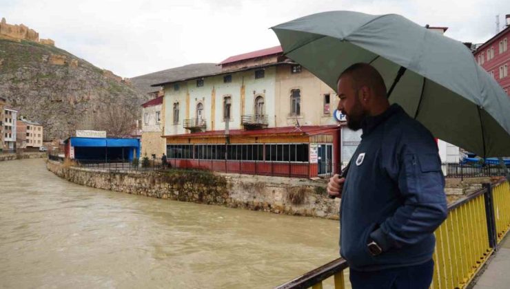 Türkiye’nin En Hızlı Akan Çoruh Nehri’nin Su Seviyesi Karların Erimesiyle 2 Katına Çıktı