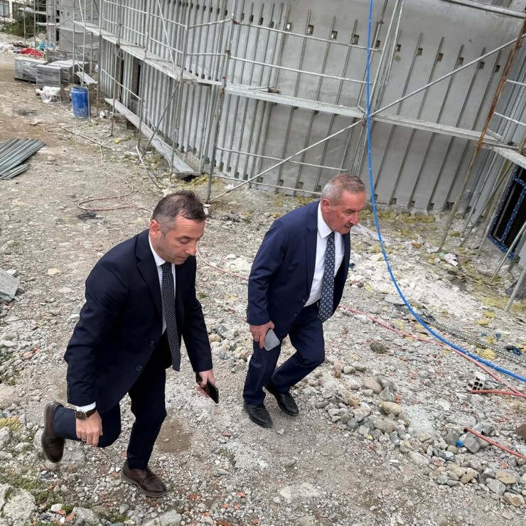rizedeki-universite-ogrencilerinin-barinma-sorununu-cozmek-amaciyla-genclik-ve-spor-bakanligi-tarafindan-hayata-gecirilen-yurt-projelerinde-onemli-ilerleme-kaydedildigi-b-1.jpg