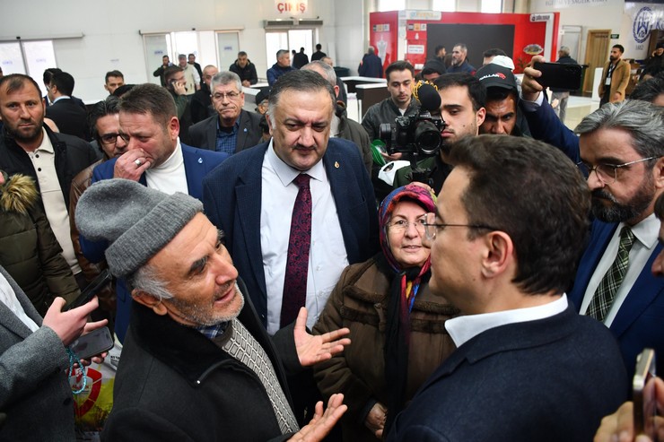 deva-partili-hasan-karal-tarim-fuarinda-hangi-ureticimizle-konussak-hangi-ciftimizi-dinlesek-bir-dokunduk-bin-ah-isittik-3.jpg