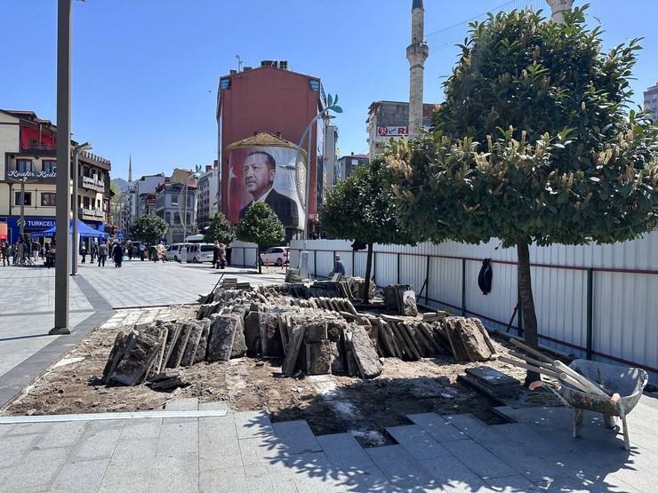 rize-meydani-sokuluyor-3.jpg