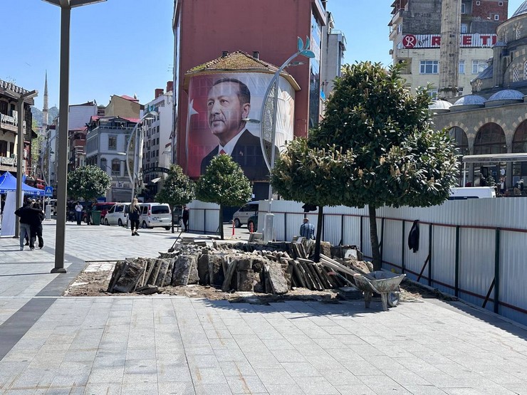 rize-meydani-sokuluyor-4.jpg