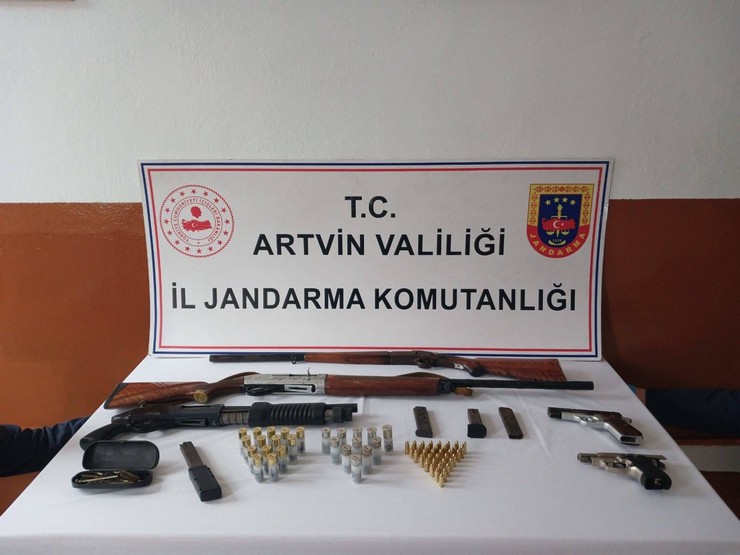 artvin-ve-trabzonda-silah-kacakciligi-operasyonu-9-gozalti-4.jpg