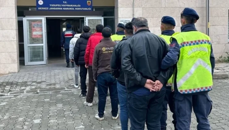 Artvin’de 4 düzensiz göçmen yakalandı