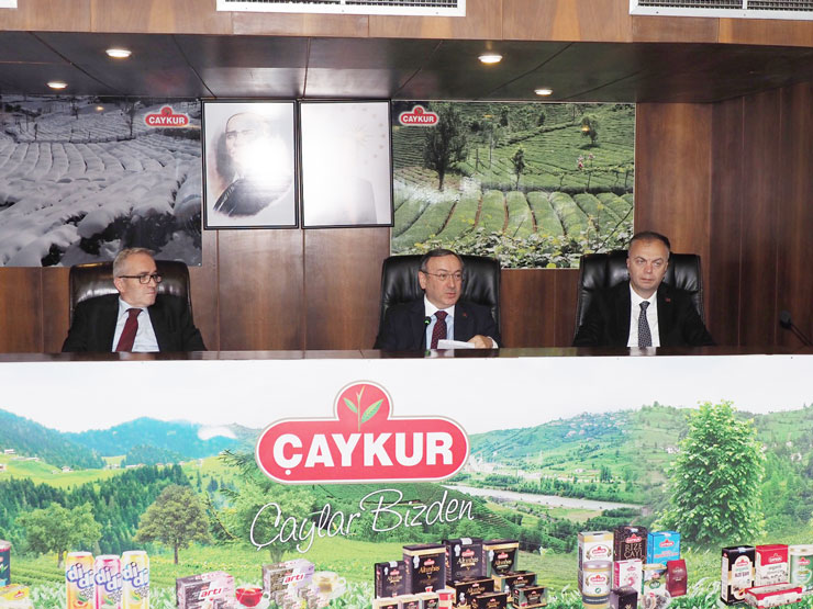 caykurdan-basarili-fabrika-mudurlerine-odul.jpg
