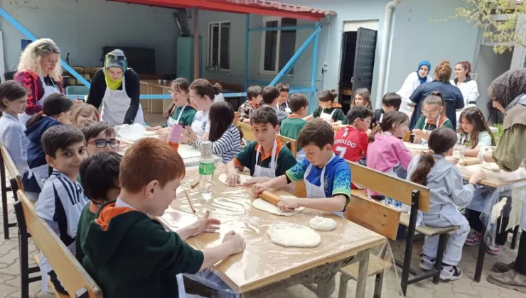 İlkokul bahçesine taş fırın kuruldu, minik eller pizza yaptı