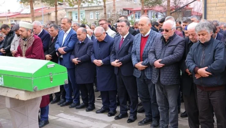 Milli Savunma Bakanı Güler, Bayburt’ta vefat eden yengesinin cenaze törenine katıldı