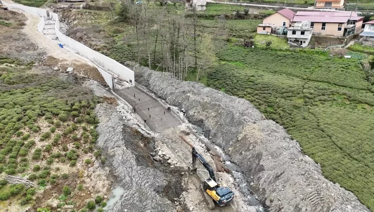 Rize’de Dere Islah Çalışmaları Devam Ediyor