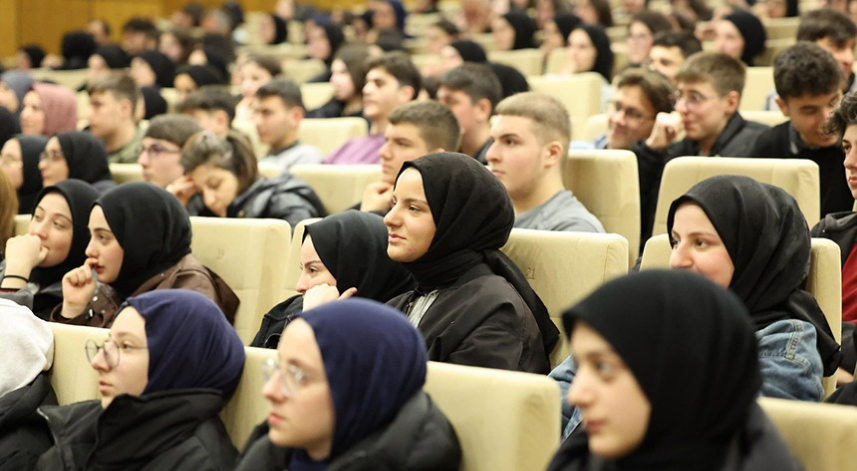 Rizeli gencler 99 Soruda Peygamber sasin izini surdu