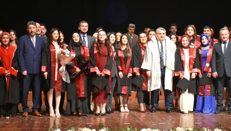 Artvin Çoruh Üniversitesinde mezuniyet töreni düzenlendi