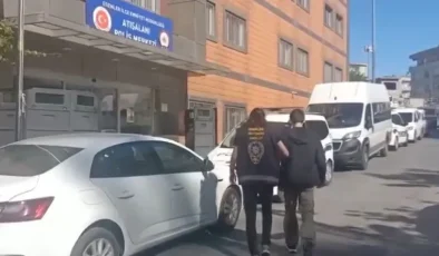 Esenler’de elinde satırla dolaşan bir kişi yakalandı