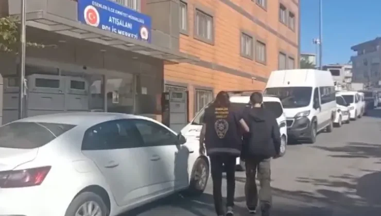 Esenler’de elinde satırla dolaşan bir kişi yakalandı