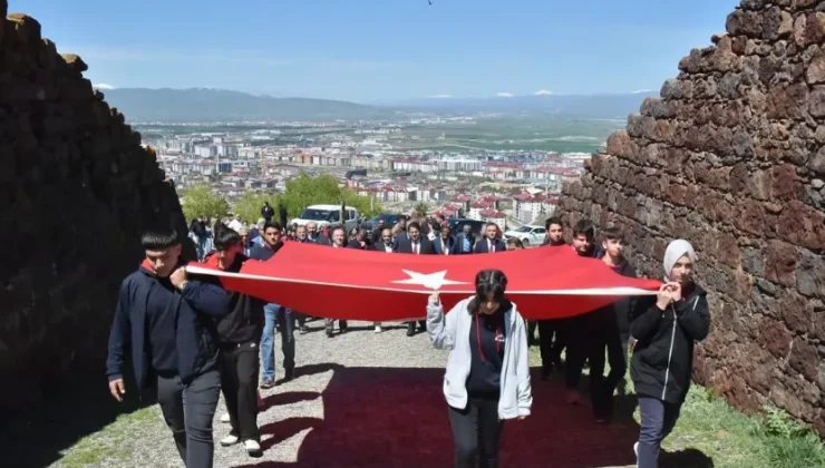 Gençlerden ecdada vefa