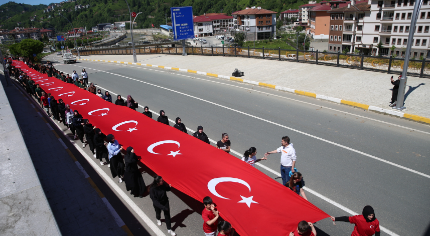 Guneysuda bayrak yuruyusu duzenlendi