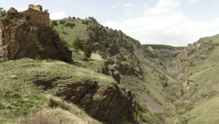 Kars’taki tarihi Kız Kalesi turizme kazandırılmayı bekliyor