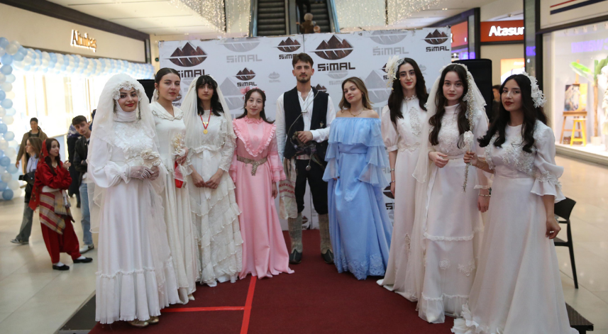 Rizenin Asirlik Gelinlikleri defilesi duzenlendi