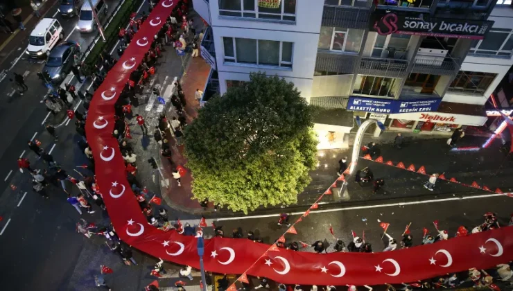 Samsun’da Bayrak Yürüyüşü ve Fener Alayı düzenlendi