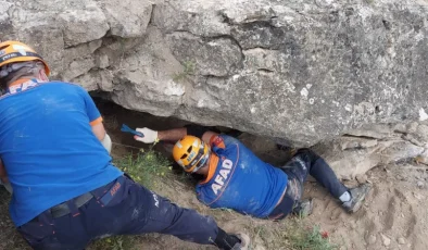 Tokat’ta, kaçak kazı yaparken üzerine devrilen kayanın altında can verdi