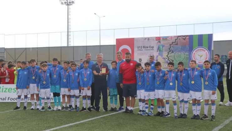 12 Yaş Altı Rize Cup 2025 Yiğit Demirel Uluslararası Futbol Turnuvası sona erdi