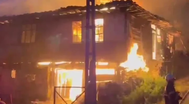 Amasya’da 4 ev yandı