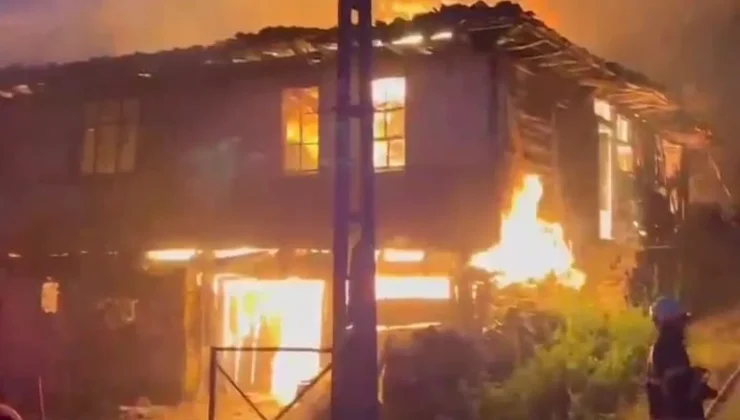 Amasya’da 4 ev yandı