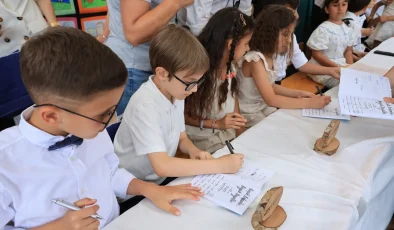 Artvin’de ilkokul öğrencilerinin kaleme aldığı hikaye kitapları LÖSEV yararına satışa sunuldu