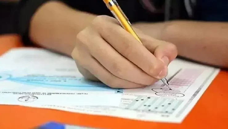 LGS’de skandal: Sınıfta yanlış kitapçık dağıttılar
