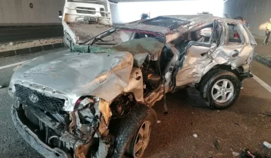 Kastamonu’da karşı yöne geçen otomobil, TIR’a çarptı; 3 ölü, 5 yaralı