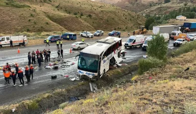 Yolcu otobüsü dağ yamacına çarptı: 4 ölü, 33 yaralı