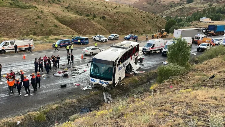 Yolcu otobüsü dağ yamacına çarptı: 4 ölü, 33 yaralı