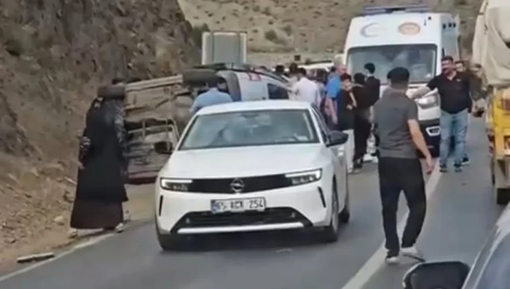 Yüksekova-Van kara yolunda kaza: 5 yaralı