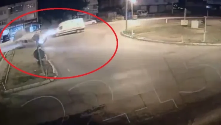 Hafif ticari araç ile ambulans çarpıştı; 5 yaralı