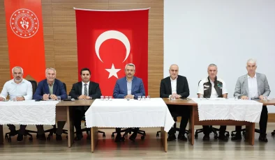 Rize Valisi Baydaş, Çamlıhemşin’de Muhtarlarla Buluştu