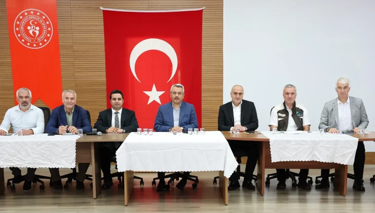 Rize Valisi Baydaş, Çamlıhemşin’de Muhtarlarla Buluştu